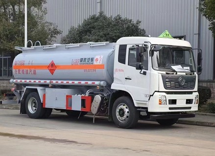 國六東風天錦油罐車（碳鋼罐體）